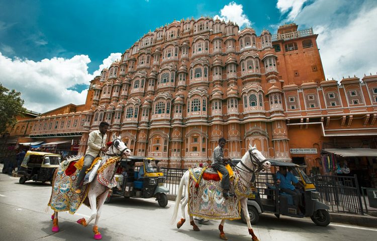 Explore All the Wonderful Places during Jaipur Sightseeing Tour